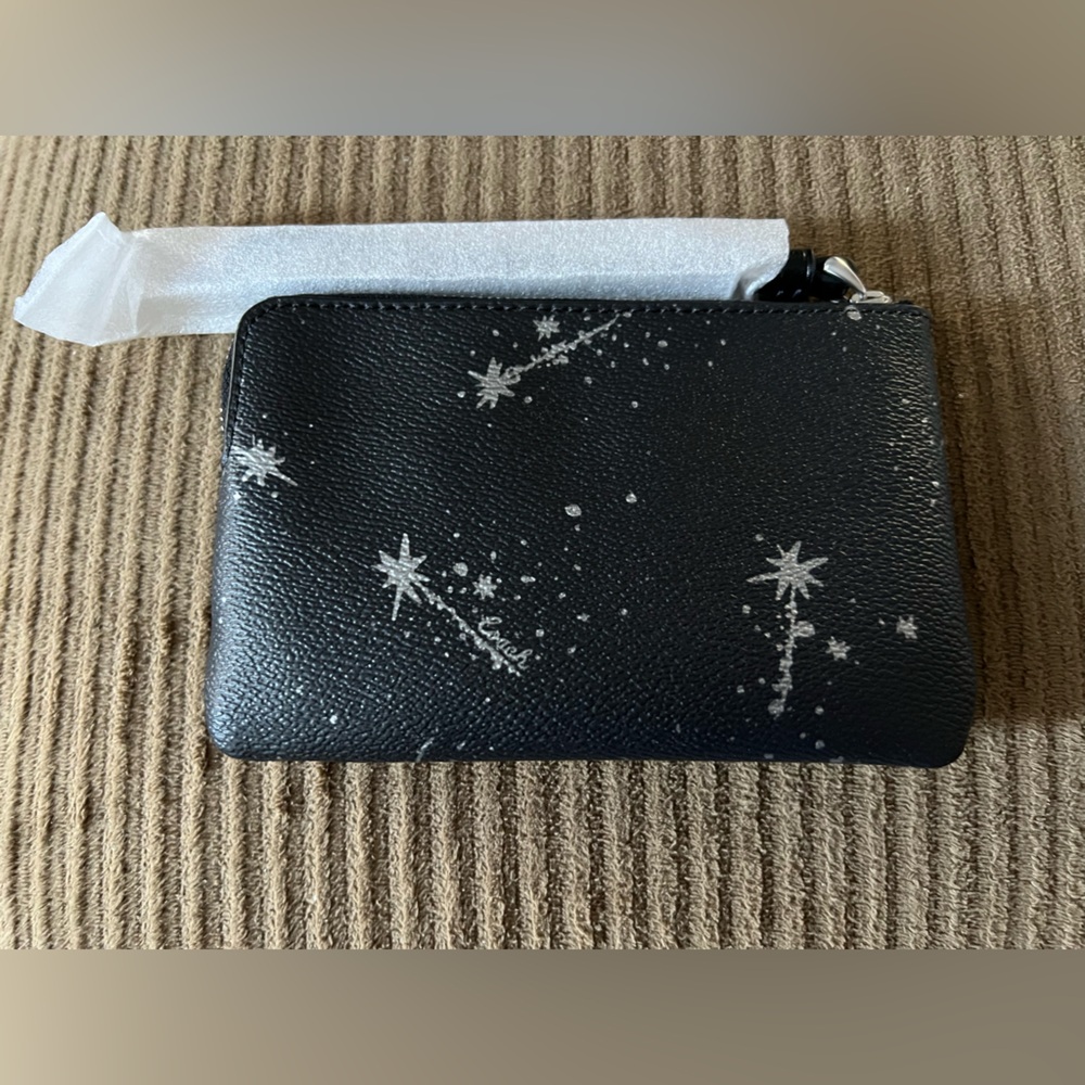 Coach Corner Zip Wristlet
With Star Print NWT w/packaging - Picture 2 of 5
